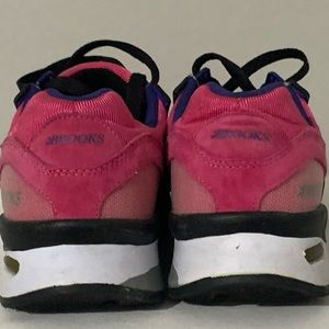 Womens Retro Brooks